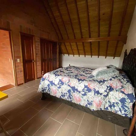 Hermosa Casa , Con Parqueadero En Rionegro Cerca Al Aeropuerto Exterior photo