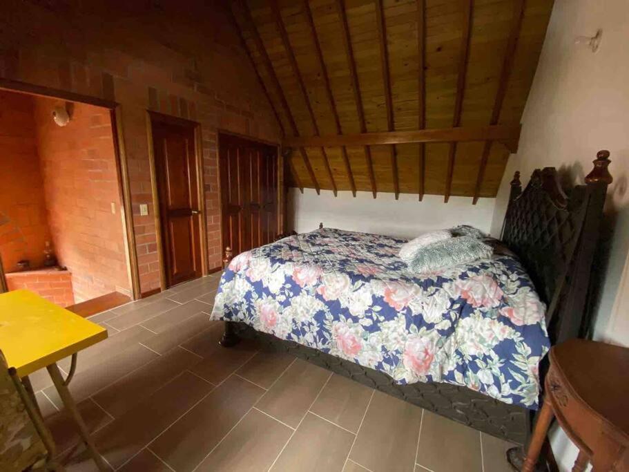 Hermosa Casa , Con Parqueadero En Rionegro Cerca Al Aeropuerto Exterior photo
