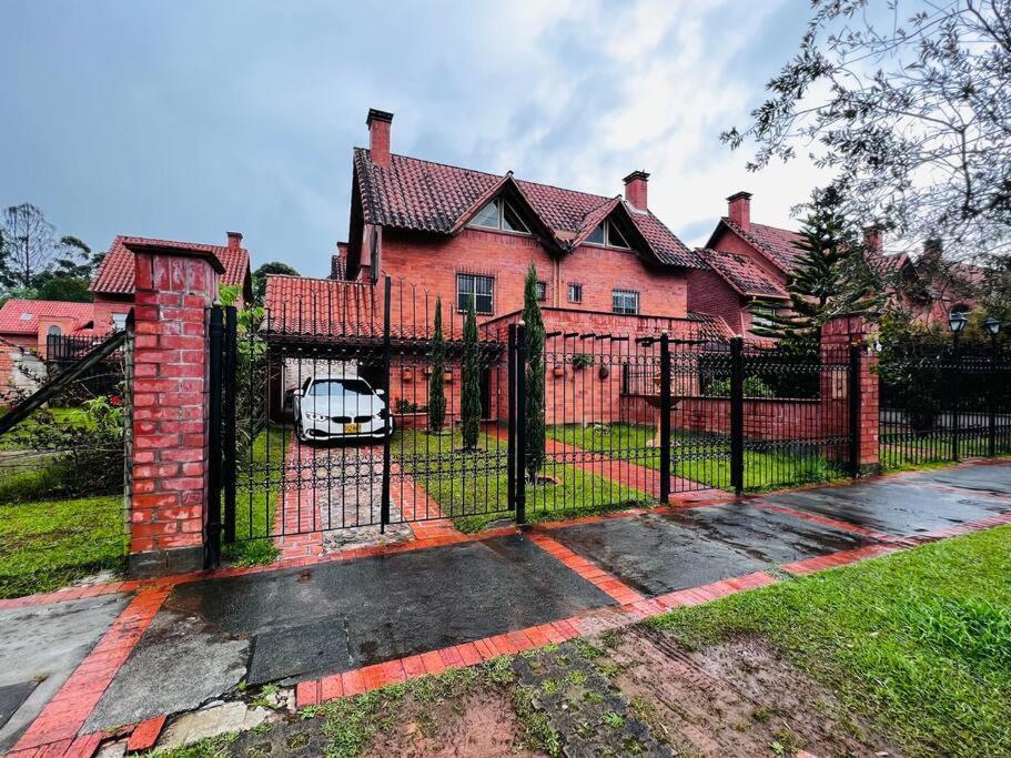 Hermosa Casa , Con Parqueadero En Rionegro Cerca Al Aeropuerto Exterior photo
